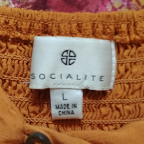 3/4 Sleeve with tie at cuff. Off shoulder halter, button up with honeycomb back. - Picture 5 of 5